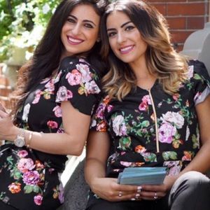 Jaanuu Tulip Scrub Top 🖤💗 Onyx Bouquet Medium